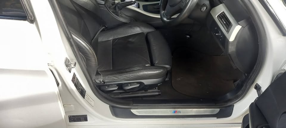 2007 bmw 325i Paddleshift automatic e90 very good condition black leather interior