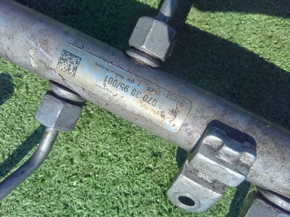 MERCEDES BENZ OM642 3.0 DIESEL ENGINE INJECTORS AND RAIL FOR SALE W164/ SPRINTER /W204 /W212/ VITO