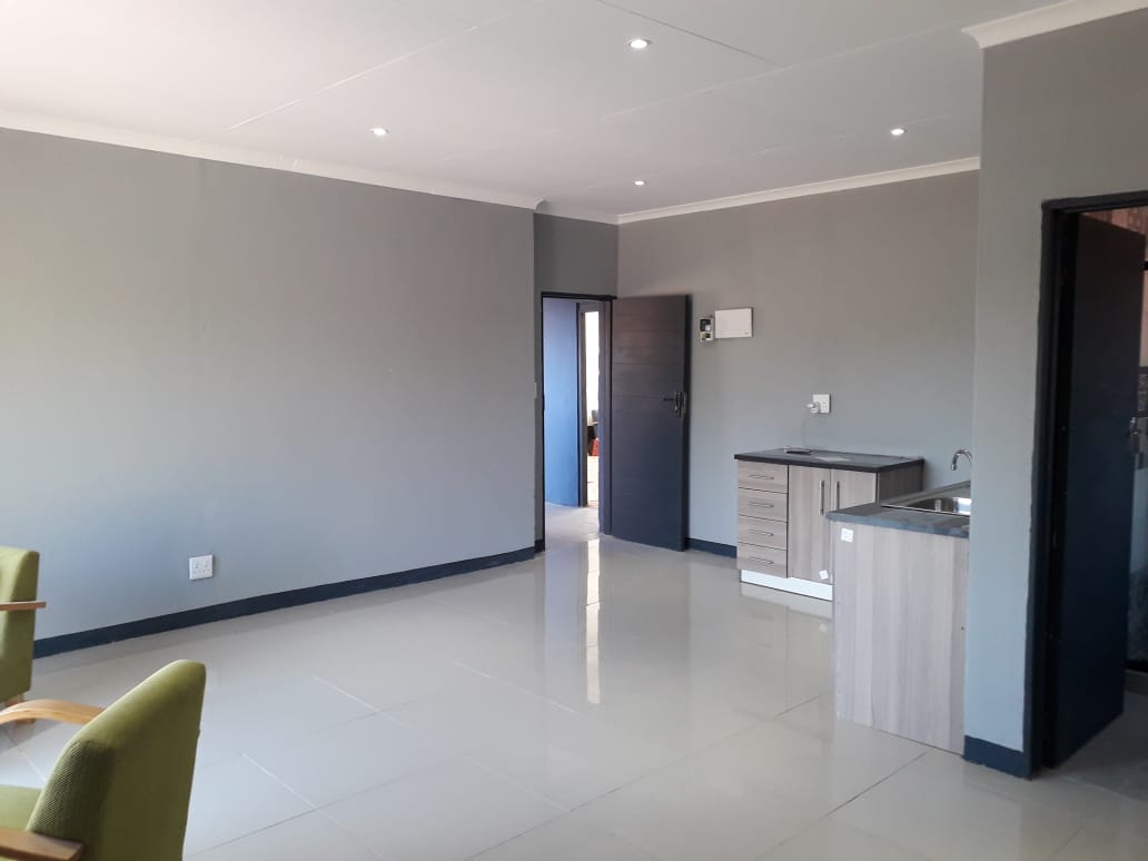 Open plan apartment in Silverton, Pretoria east Junk Mail