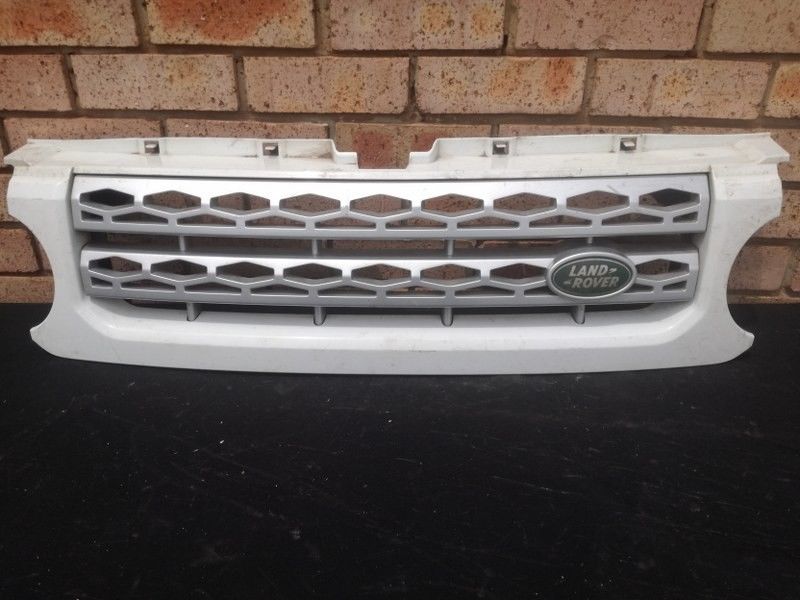 Land Rover Discovery 4 Main Grill - Private Seller Land Rover Discovery 4 Main Grill - Private Seller