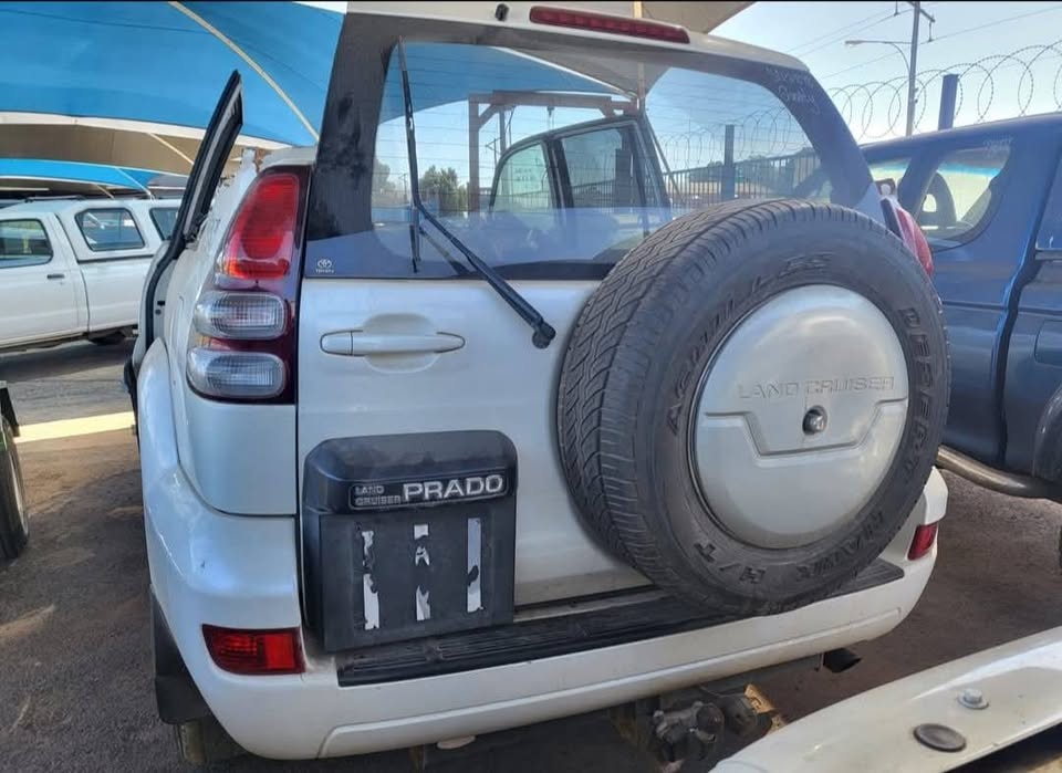 2003-2006 TOYOTA PRADO 4.0 V6 STRIPPING FOR SPARES/PARTS