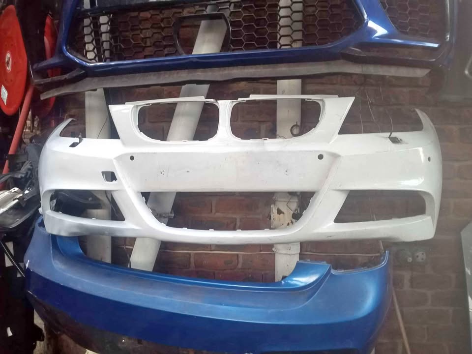 BMW E90 front bumper facelift
