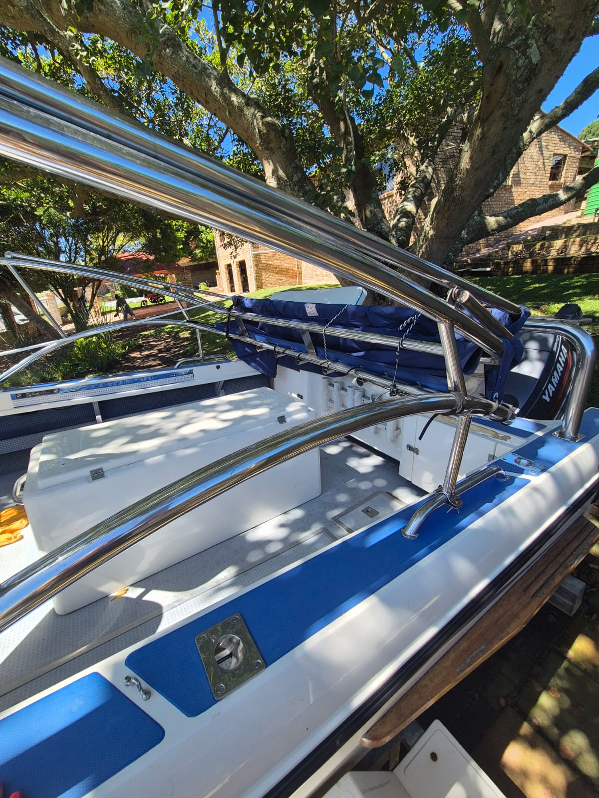 Cobra Cat 525 Boat