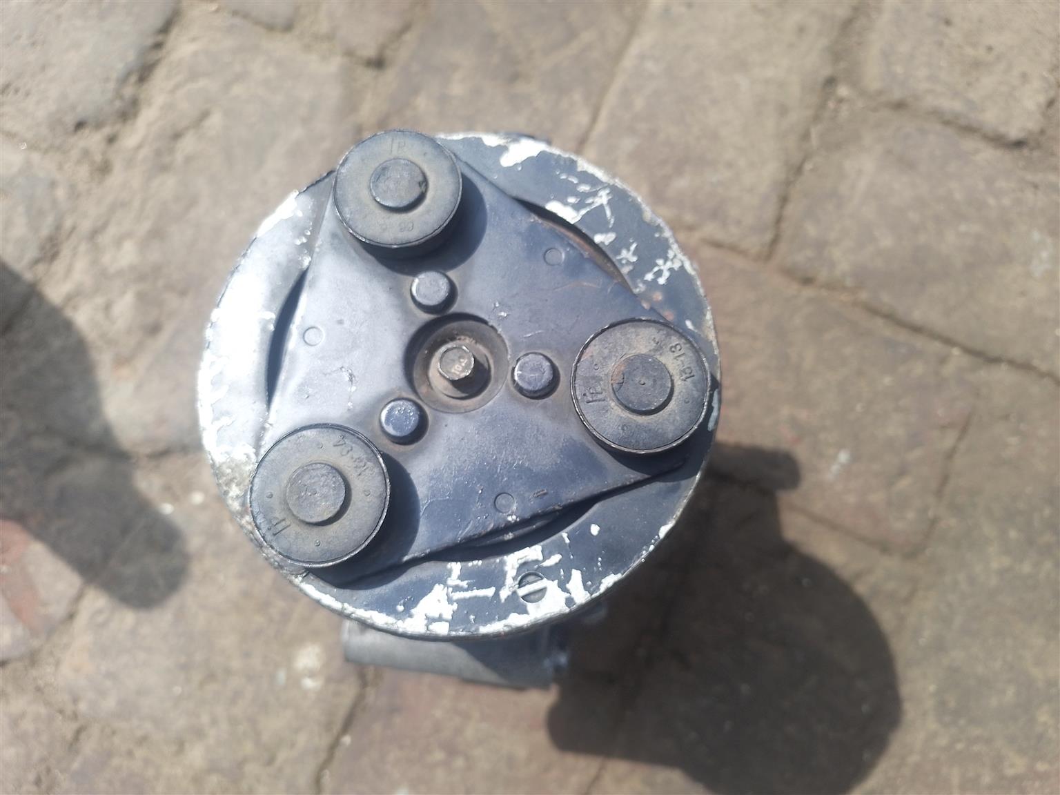 AIRCON PUMP S40 1.8L 2010 VOLVO FOR SALE DELIVERY AVAILABLE COUNTRY WIDE - Private Seller