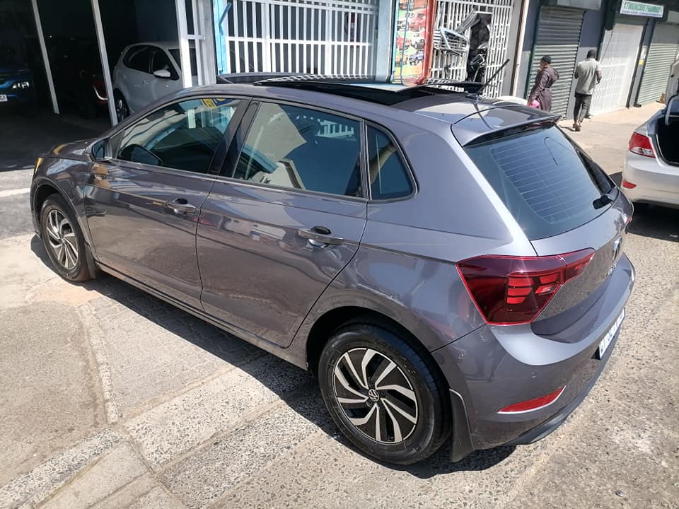 2022 Volkswagen polo 9 TSI 1.0 Sunroof Comfortline Hatchback with a Nice interior seat and Service b