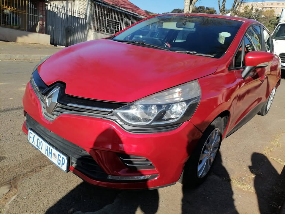 2017 RENAULT CLIO 4 900T MANUAL TRANSMISSION IN EXCELLENT CONDITION
