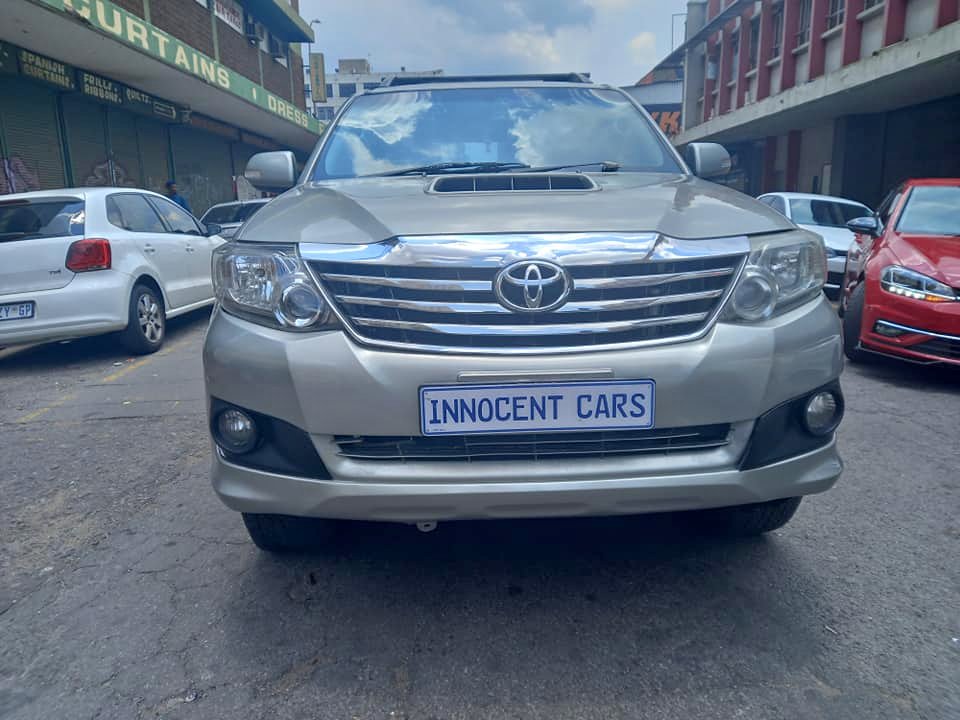 2014 TOYOTA FORTUNER 3.0 D4D DIESEL, AUTOMATIC TRANSMISSION, SILVER COLOUR 2014 TOYOTA FORTUNER 3.0 D4D DIESEL, AUTOMATIC TRANSMISSION, SILVER COLOUR