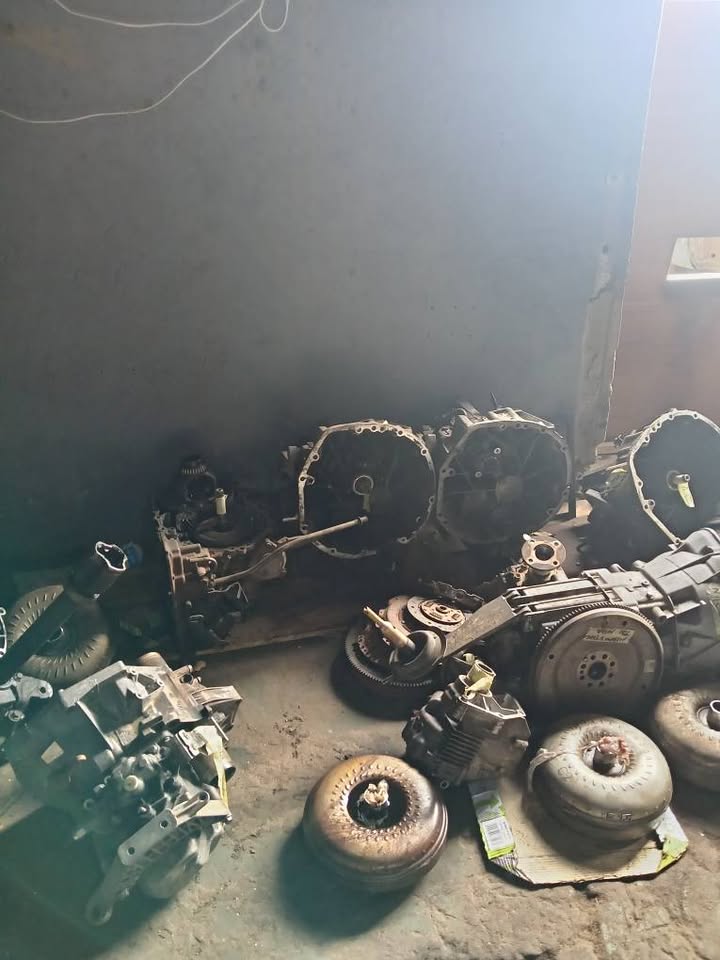 Various Gearboxes For Sale Nissan Xtrail Mitsubishi Pajero Fiat Punto Daewoo Matiz Qashqai Bmw - Private Seller