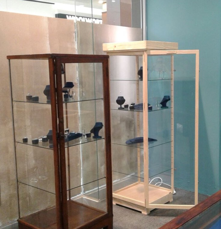 Display Cabinets With Unrestricted View Glass Shelves Dust Proof