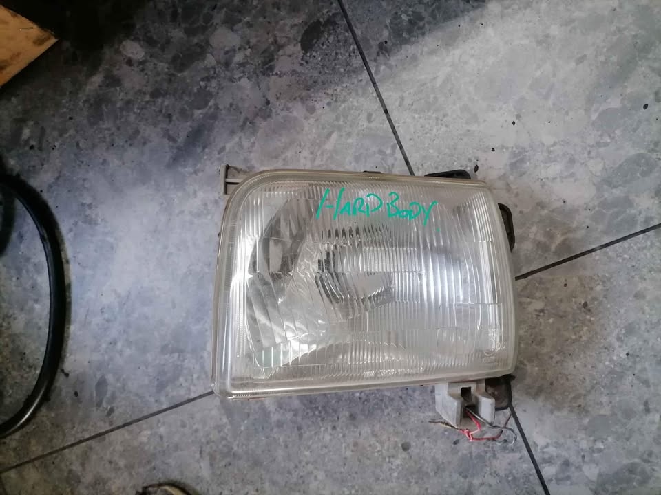 Nissan Hardbody Np300 Headlight - Private Seller Nissan Hardbody Np300 Headlight - Private Seller