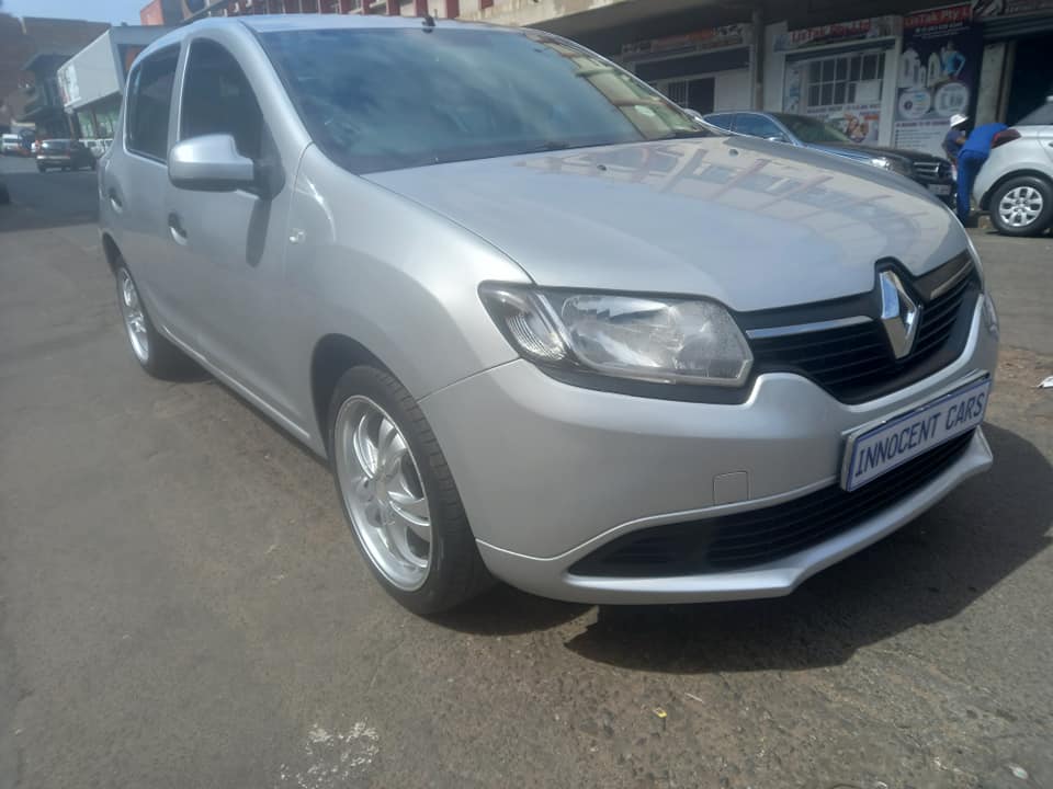 2016 RENAULT SANDERO 900T PETROL, SILVER COLOUR, MILEAGE 115000KM 000 SPARE KEY
