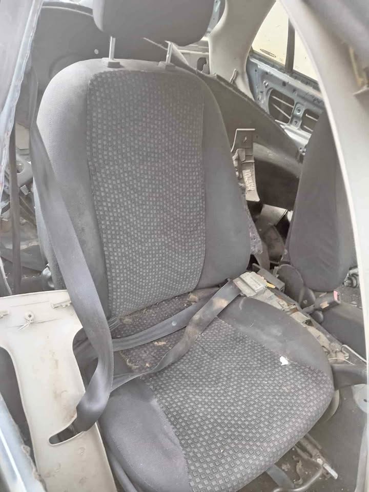 Chevrolet lumina 2006 right front seat