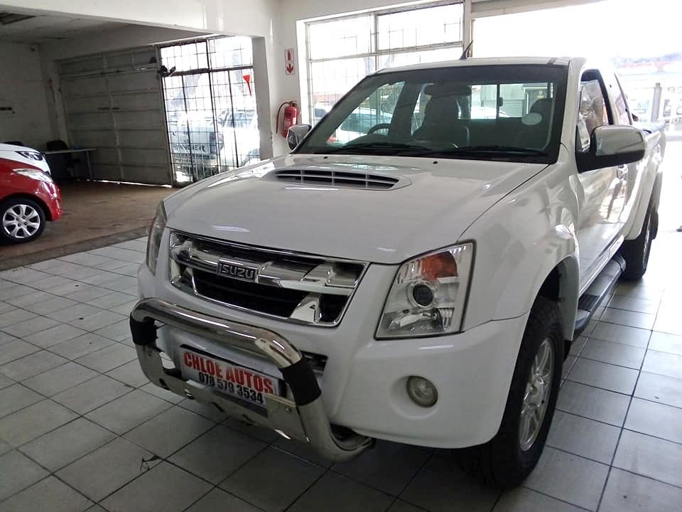 2011 Isuzu Kb300 LX D teq 4×2 Club Cab White, Manual, Diesel 98000km