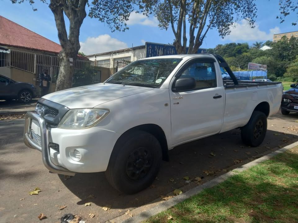 2011 Toyota Hilux S Cab 2.5 D4D Diesel, Manual, White, High Raider Leather seat,