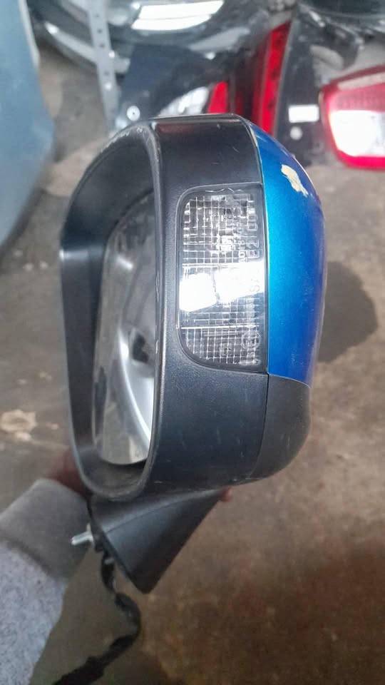 2015 MAZDA CX5 RIGHT SIDE MIRROR - Private Seller 2015 MAZDA CX5 RIGHT SIDE MIRROR - Private Seller
