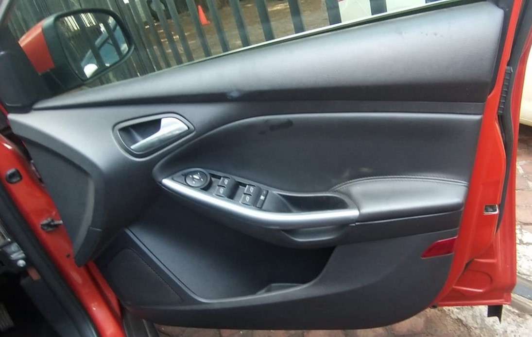 FORD FOCUS DOORS AND PANELS FOR SALE - Private Seller FORD FOCUS DOORS AND PANELS FOR SALE - Private Seller
