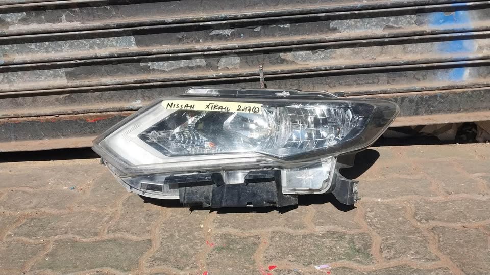 Nissan X-Trail headlight 2017 - Private Seller Nissan X-Trail headlight 2017 - Private Seller