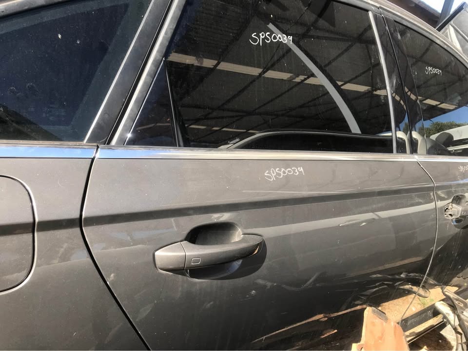 AUDI A6 3.0T RIGHT AND LEFT REAR DOORS FOR SALE - Private Seller AUDI A6 3.0T RIGHT AND LEFT REAR DOORS FOR SALE - Private Seller