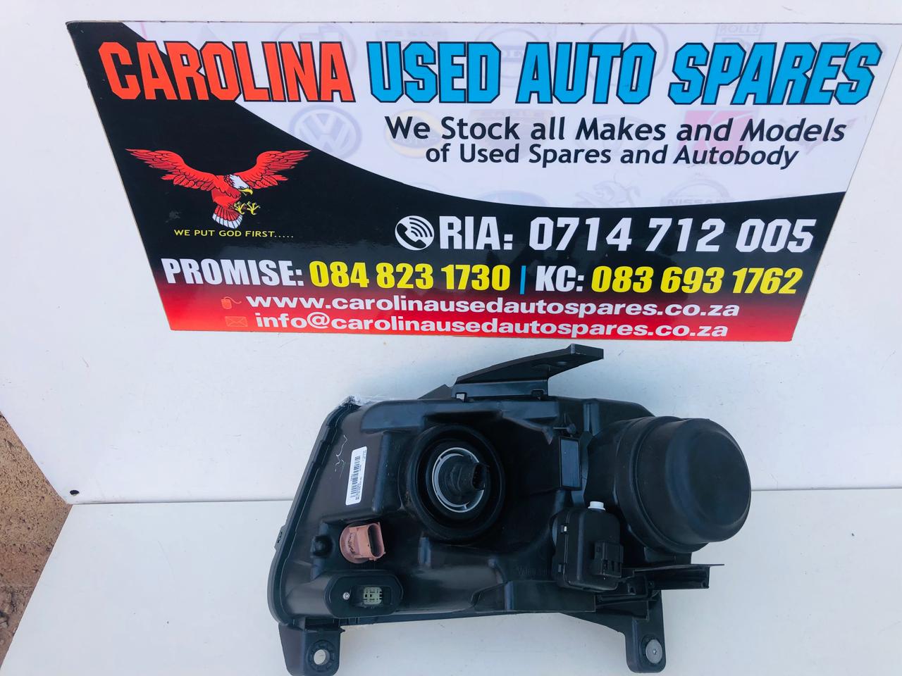Jeep grand Cherokee right side headlight(halogen) - Private Seller Jeep grand Cherokee right side headlight(halogen) - Private Seller