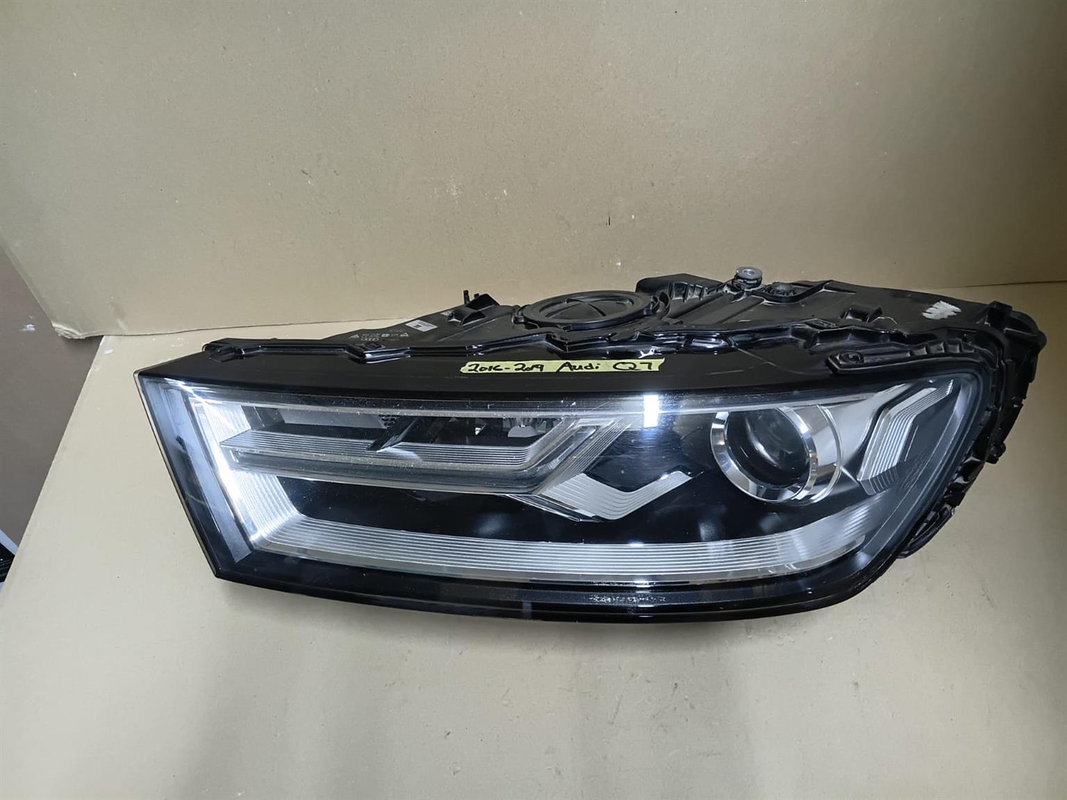 2016-2019 AUDI Q7 LEFT SIDE HEADLIGHT FOR SALE - Private Seller 2016-2019 AUDI Q7 LEFT SIDE HEADLIGHT FOR SALE - Private Seller