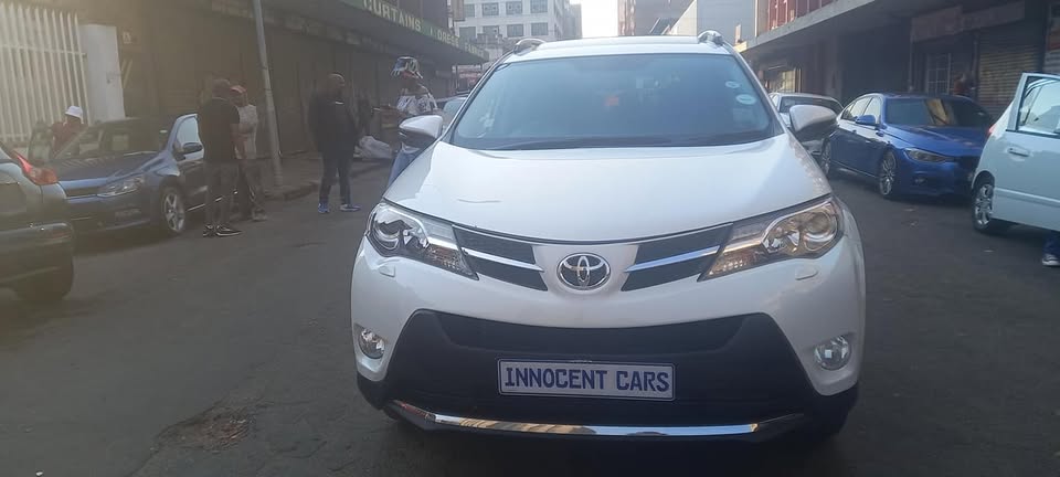 2015 TOYOTA RAV4 2.0 ENGINE,  AUTOMATIC TRANSMISSION, 89000KM LEATHER SEATS, SUNROOF