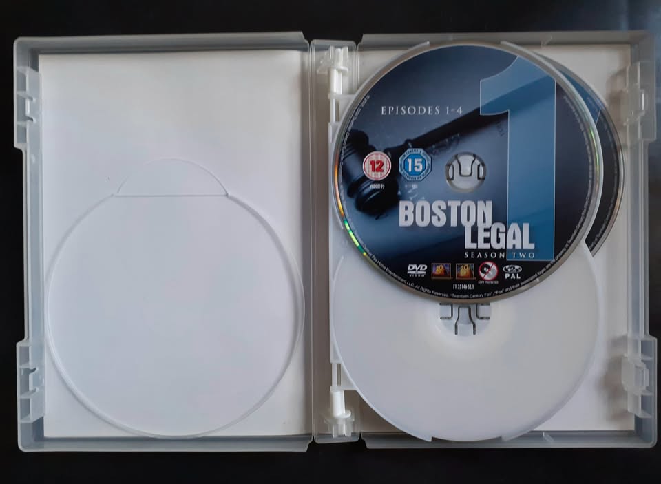 Boston Legal - Season 2 (7 DVD Set)