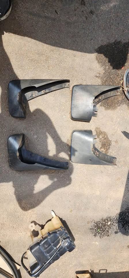 Jeep Commander 3.0 Mudflaps For Sale Call or WhatsApp - Private Seller