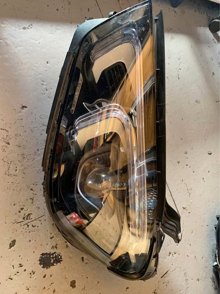 Mercedes Benz GLE single xenon headlights