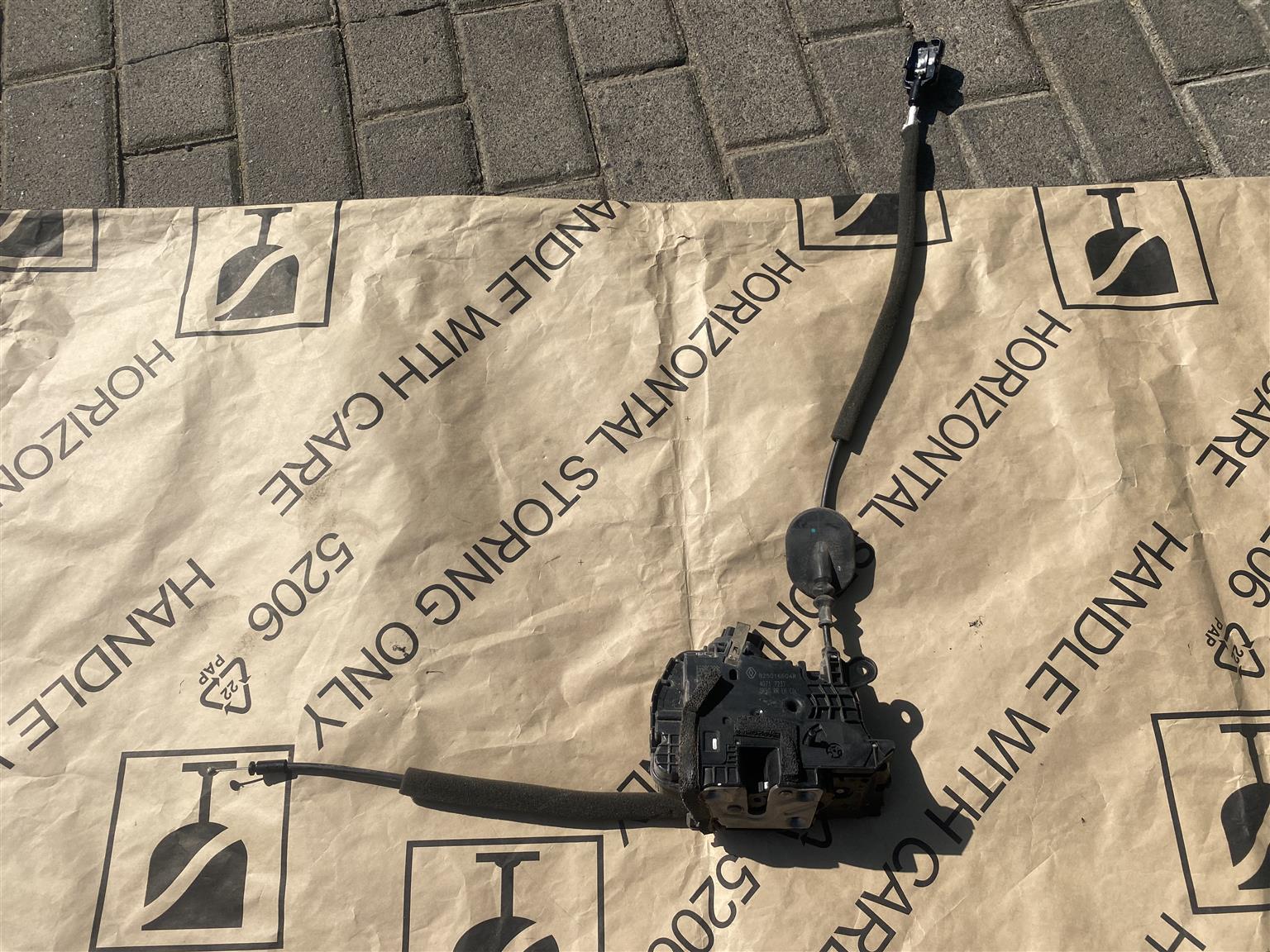 2019 RENAULT CLIO LEFT REAR DOOR LOCK MECHANISM FOR SALE. IN PRISTINE CONDITION - Private Seller