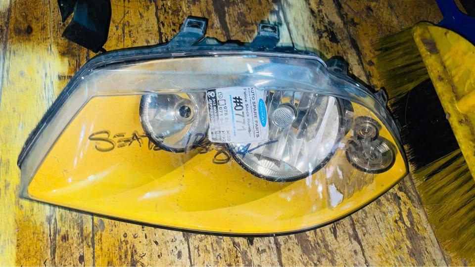 SEAT Ibiza headlight - Private Seller
