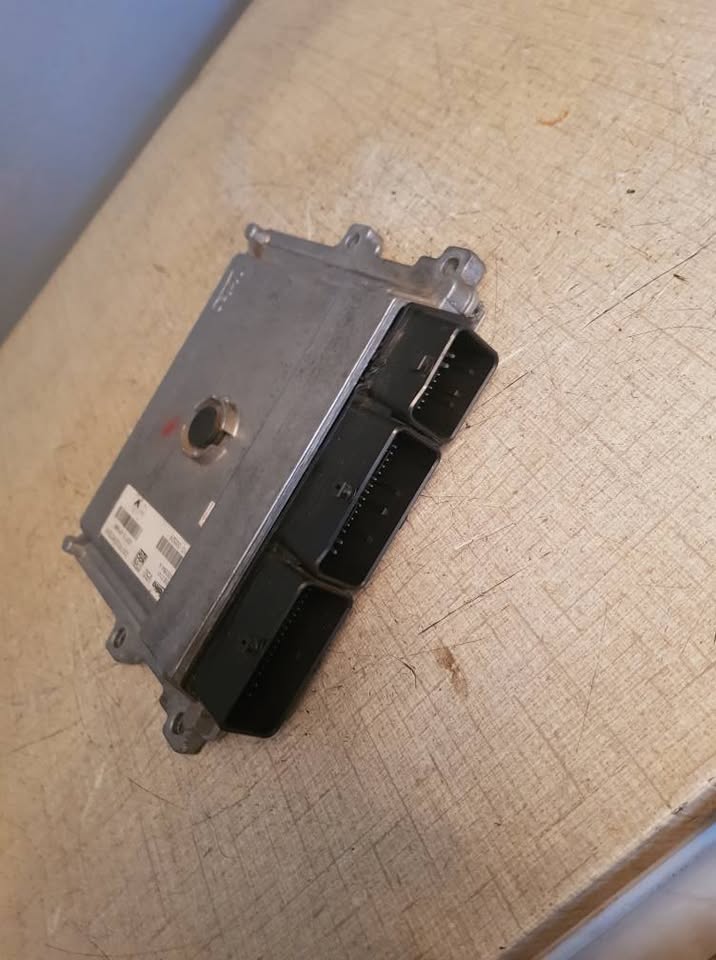 RENAULT CAPTUR OR CLIO MK4 COMPUTER BOX FORSALE - Private Seller