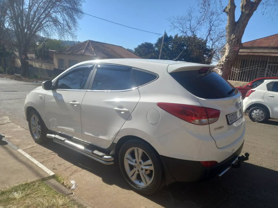 2013 HYUNDAI IX35 2.0 PETROL, MANUAL, WHITE, 105000KMS REVERSE CAMERA