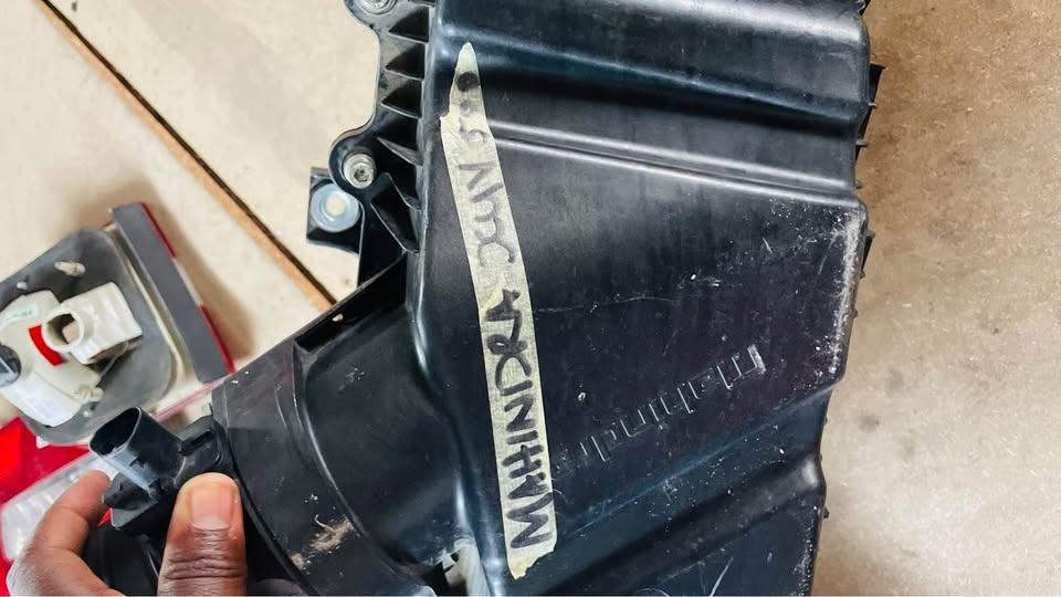 Mahindra XUV500 Air Filter Box - Private Seller
