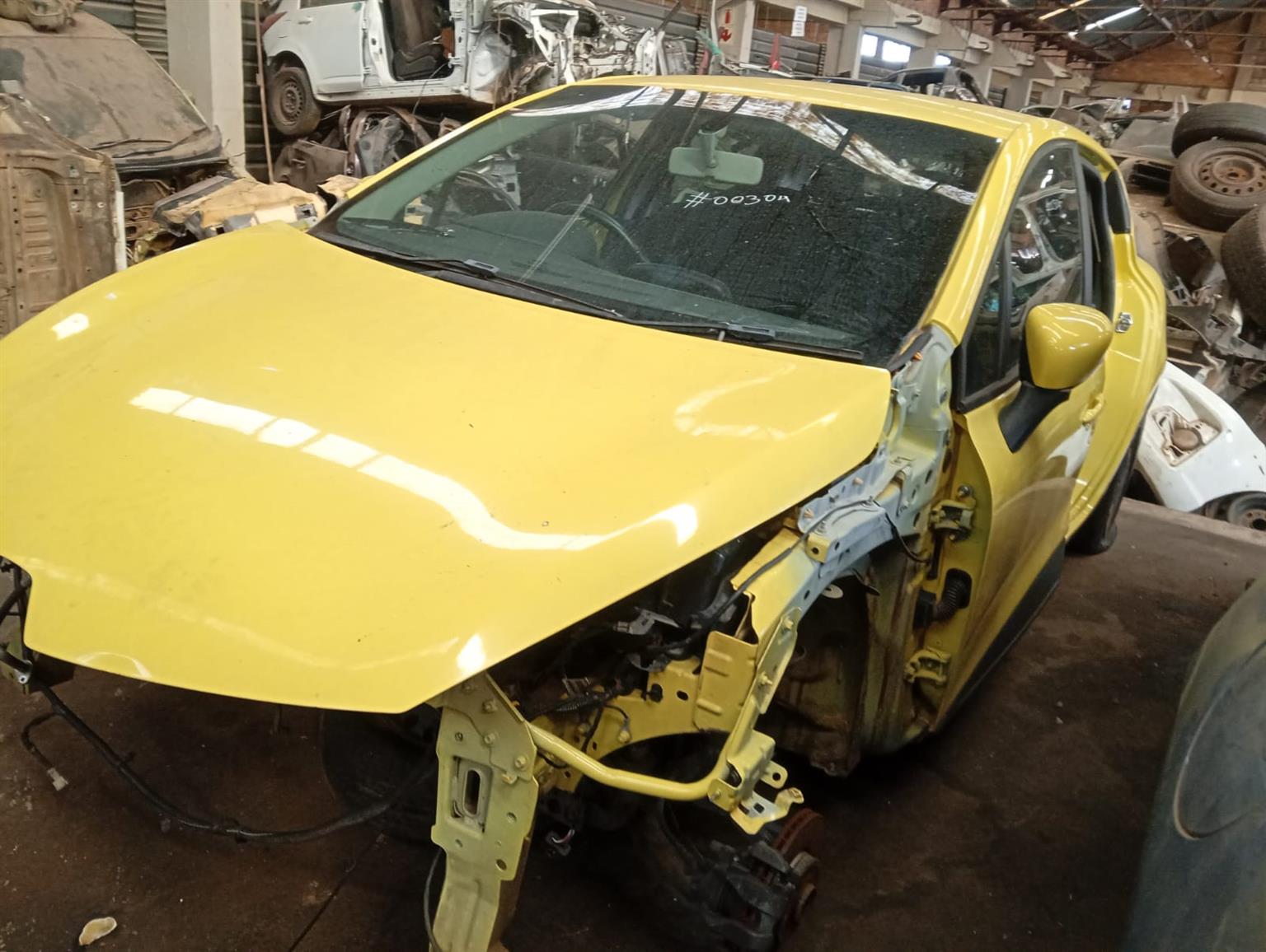 Renault Clio4 YELLOW for parts - Private Seller Renault Clio4 YELLOW for parts - Private Seller