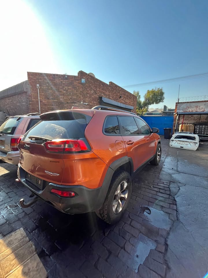 Stripping Jeep Cherokee 3.2 KL for spares. - Private Seller Stripping Jeep Cherokee 3.2 KL for spares. - Private Seller