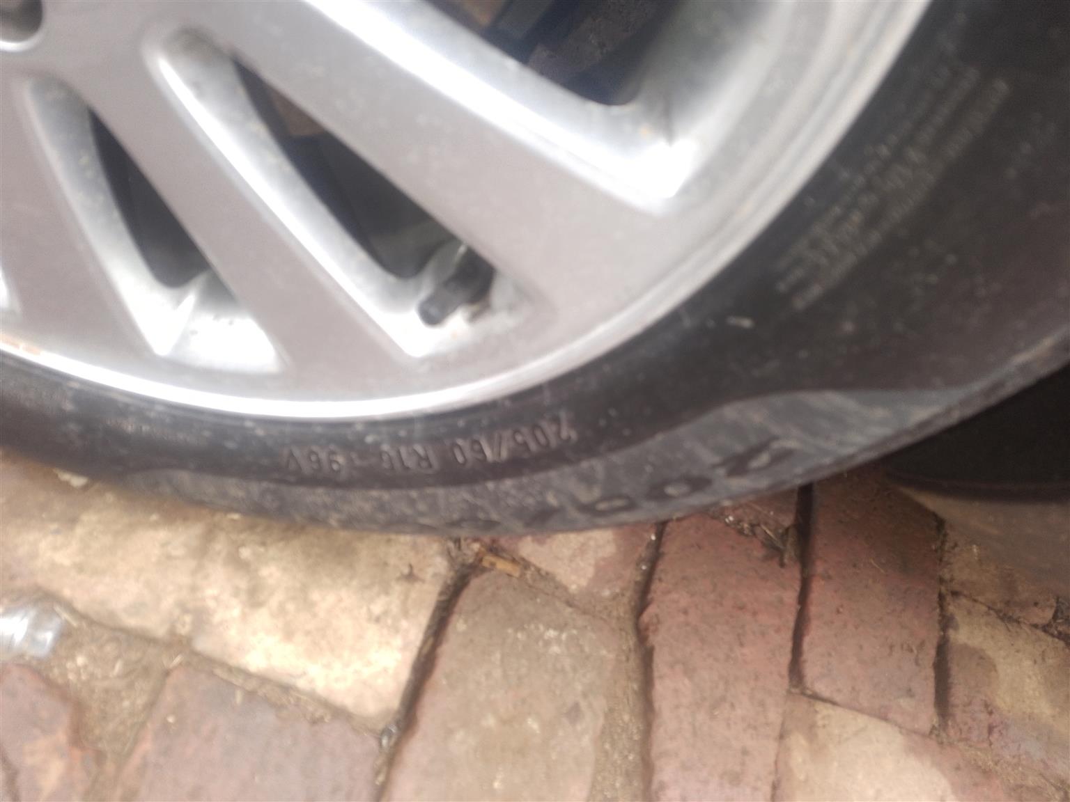 16" TYRE AND RIM VOLVO S40 2009 FOR SALE DELIVERY AVAILABLE COUNTRY WIDE - Private Seller