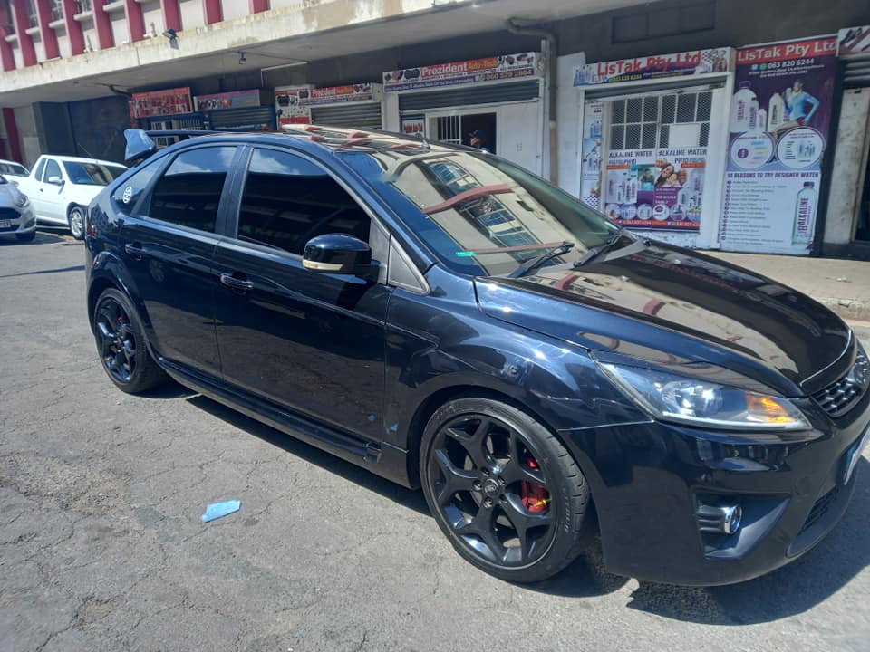 2011 FORD FOCUS ST2, 2.5 PETROL, MANUAL TRANSMISSION, BLACK COLOUR