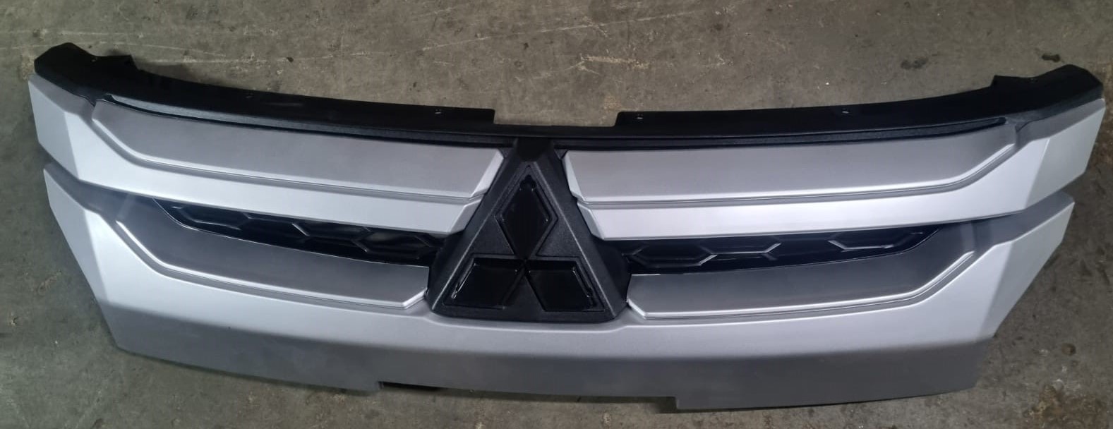Silver Main Grill for Triton (2019-2023) - Private Seller Silver Main Grill for Triton (2019-2023) - Private Seller