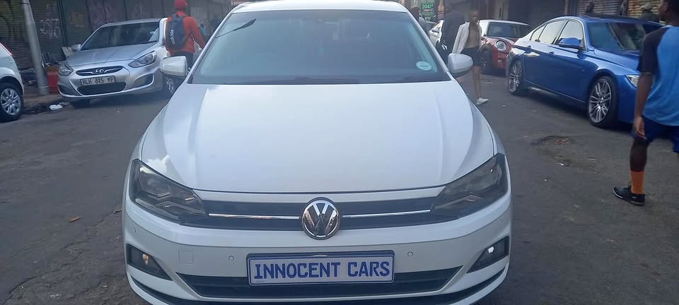 2018 VW POLO 8Tsi  1.0 ENGINE, AUTOMATIC TRANSMISSION, WHITE COLOUR, 59000KM USED
