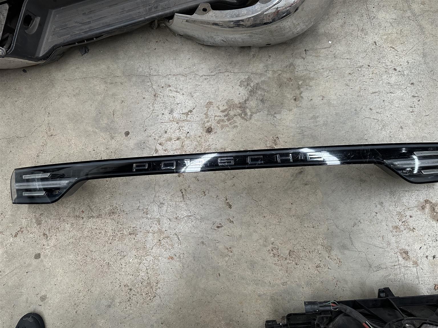 2019-2022 Porsche Cayenne Center Trunk brake Lamp Tailight - Private Seller 2019-2022 Porsche Cayenne Center Trunk brake Lamp Tailight - Private Seller