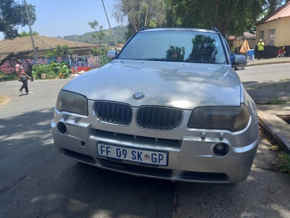 BMW 3X 2.0d Diesel, Model 2005, Manual, Silver Color, Mileage 178000kms