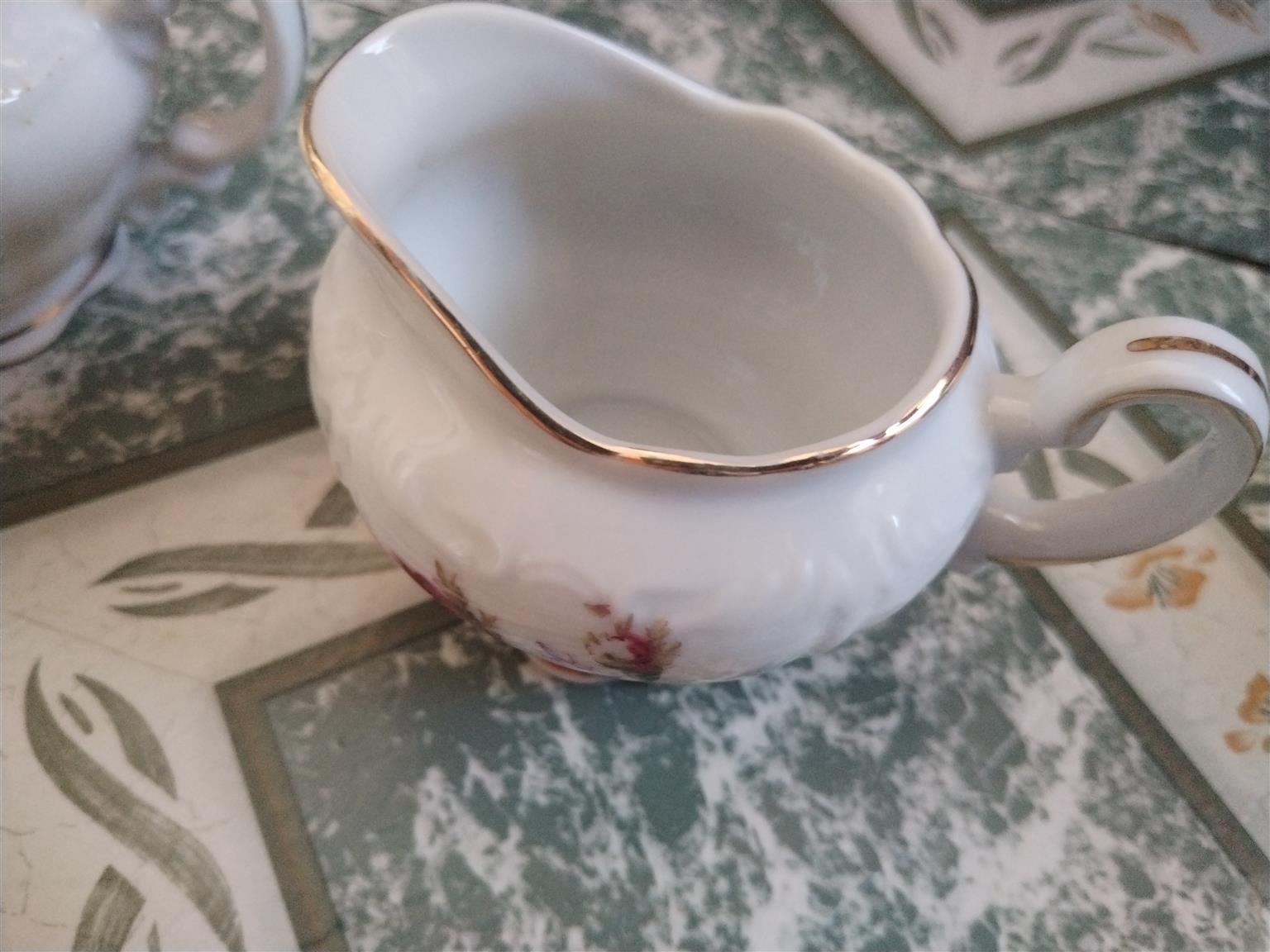 Vintage Teaset, small and dainty for High tea, demo