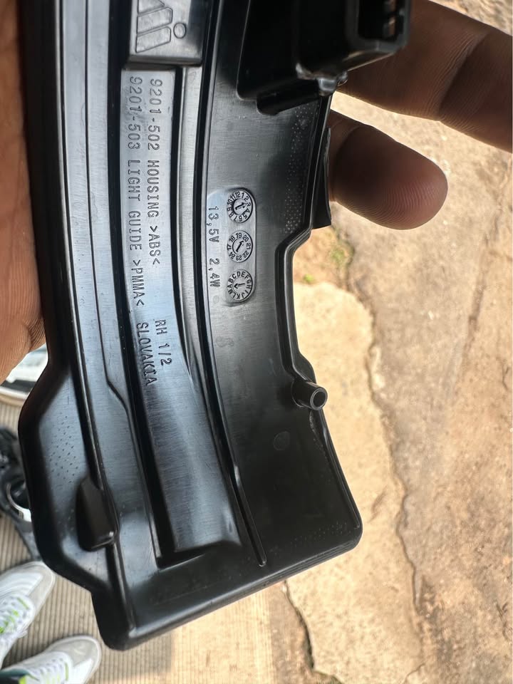 Range Rover Evoque L551, Velar L) Right Side LED Indicator Lens K8D2-13B381-AA - Private Seller Range Rover Evoque L551, Velar L) Right Side LED Indicator Lens K8D2-13B381-AA - Private Seller