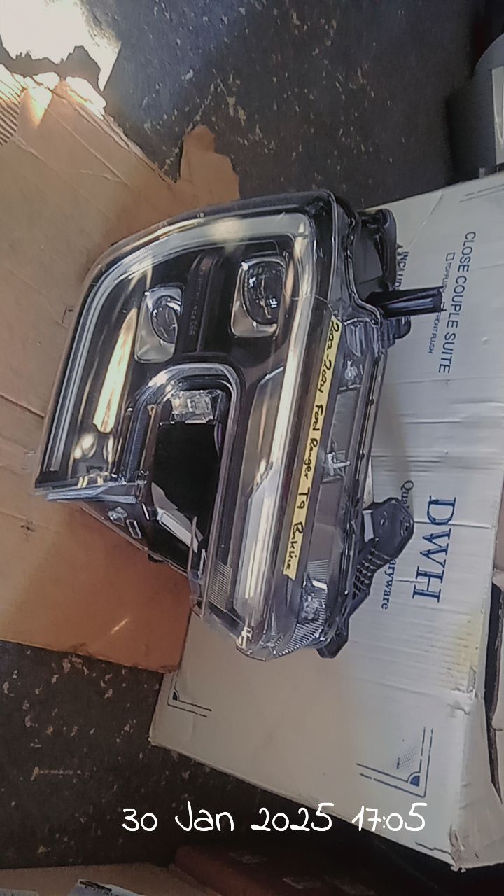 2022-2024 Ford ranger T9 bakkie head light - Private Seller 2022-2024 Ford ranger T9 bakkie head light - Private Seller