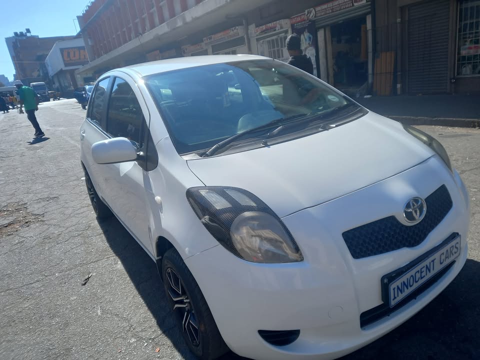 2009 TOYOTA YARIS T3 VVTI, MANUAL, WHITE COLOR, MILEAGE