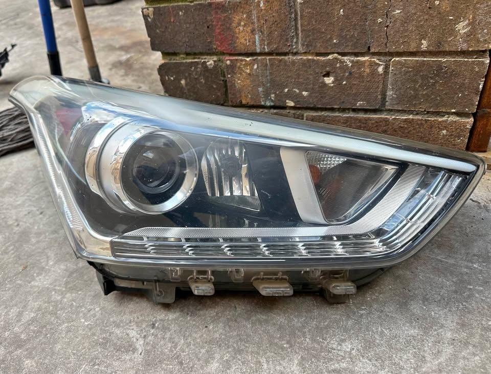 Hyundai creta right side led headlight - Private Seller Hyundai creta right side led headlight - Private Seller