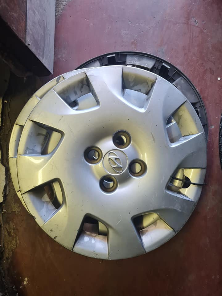 Hyundai i20 original wheel caps size 15 aset - Private Seller