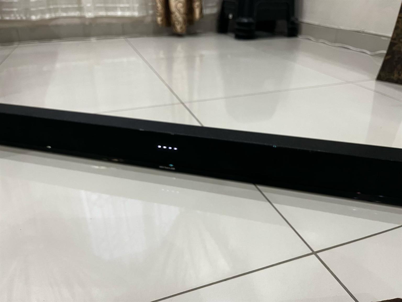 Hi got 55 inch TV for sale TV and sound bar got Bluetooth