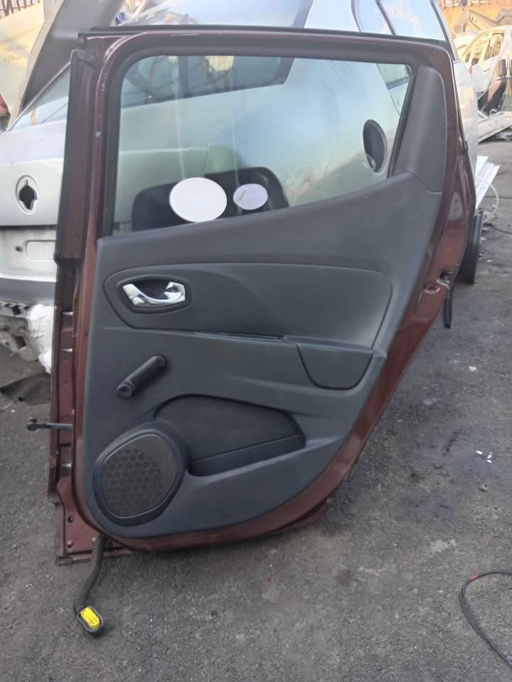 Renault Clio 4 - 2018 Model Right hand (RH) rear/back door for sale - Private Seller