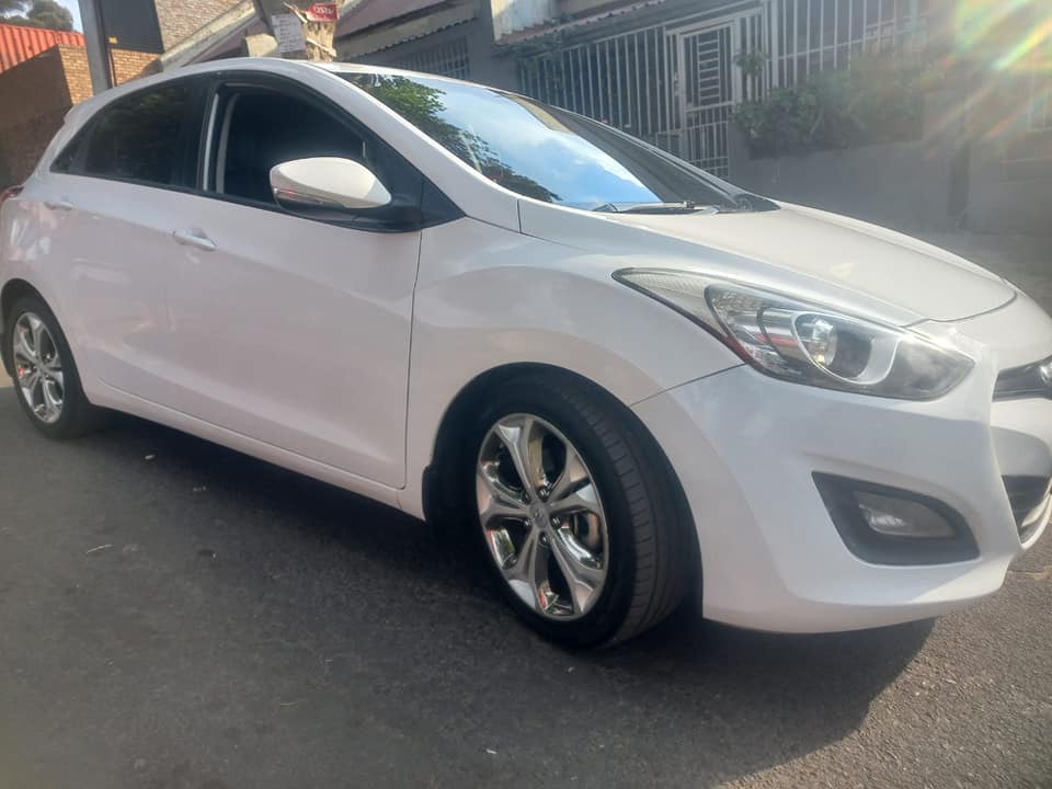 2012 HYUNDAI i30 1.6 PETROL, MANUAL, WHITE COLOR, MILEAGE 97000KMS